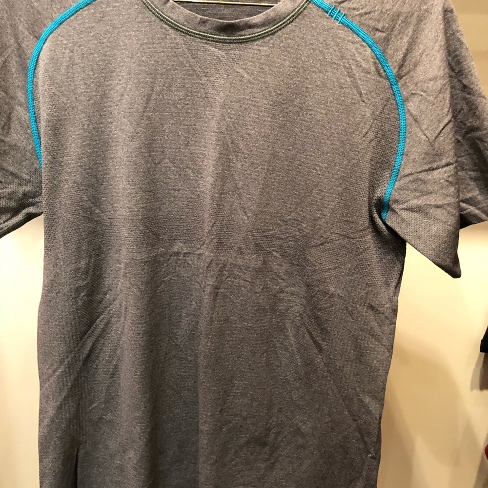 Lululemon men’s vent tech shirt